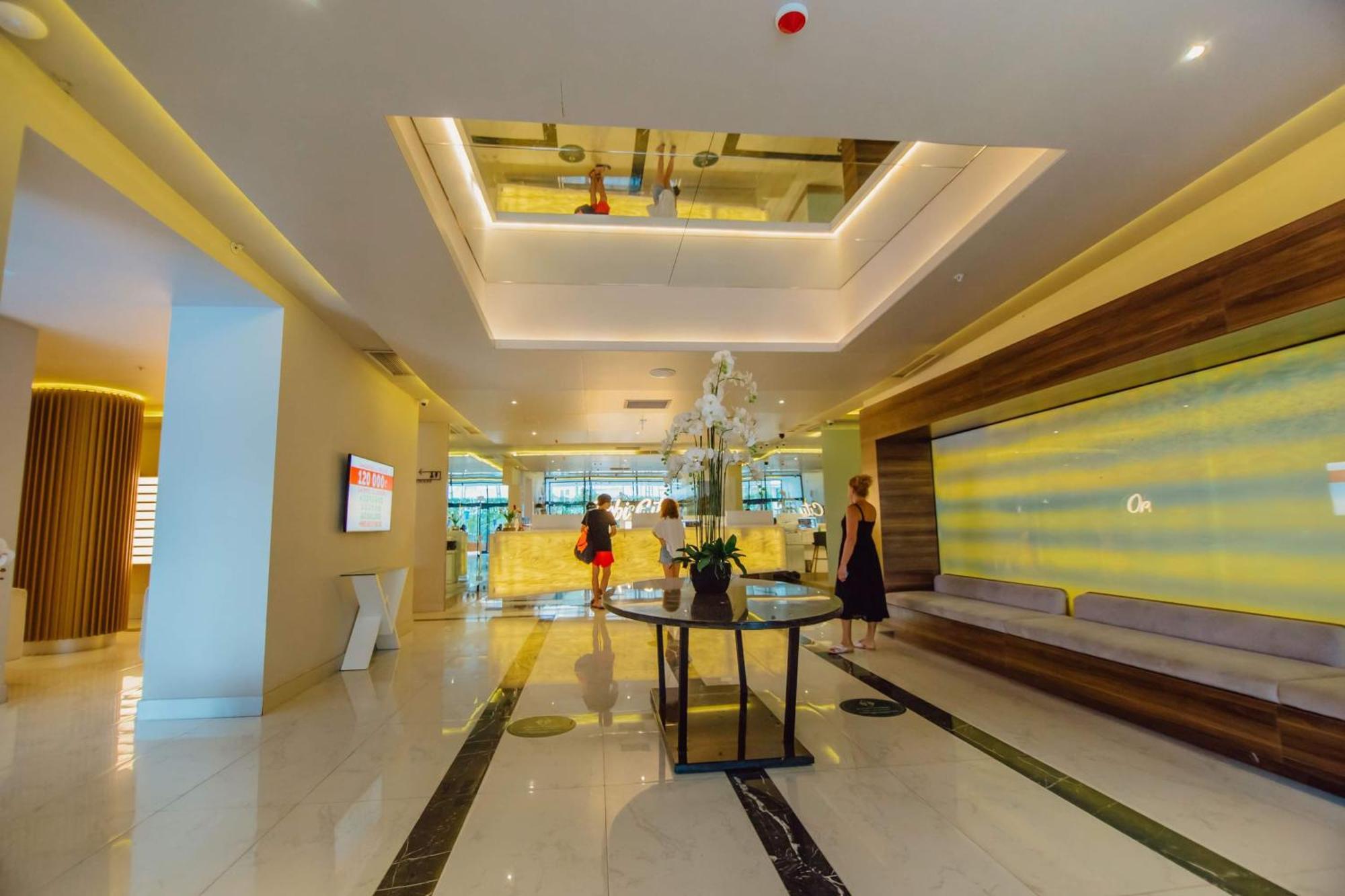 Orbi City Center Sea View Lejlighedshotel Batumi Eksteriør billede